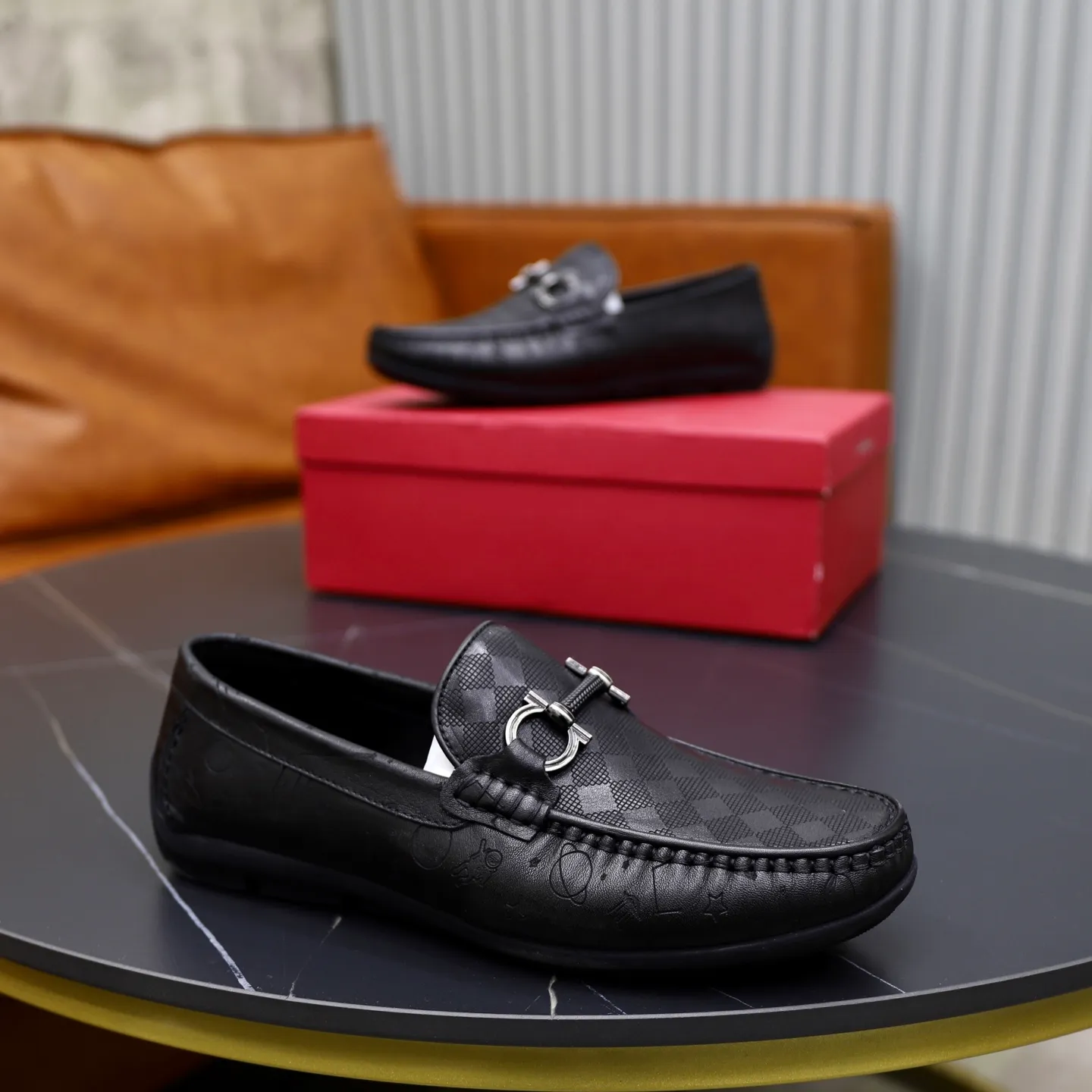 Men's men's shoes 💰462💰🙅‍♂️🙅‍♂️🙅‍♂️Niuli Brand: Ferragamo Standard code: Men's code 38/44 (45 customized) Grade: Same style as the official website Material: Original imported cowhide leather lining Original wear-resistant lightweight outsole Style category: Men's casual slip-on shoes Doudou shoes Noble luxury brand elements, top luxury color: actual picture color